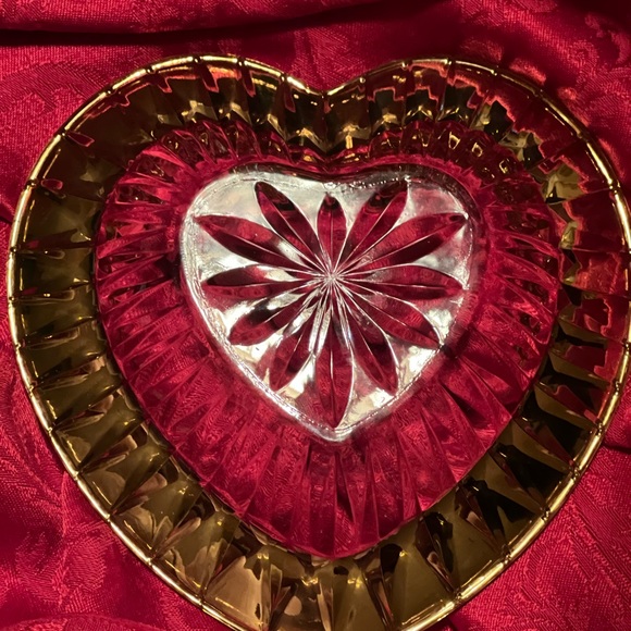 Crystal Clear Heart dish. Genuine Hand Cut Lead Crystal Heart with 1” gold   7”/ - Picture 3 of 4